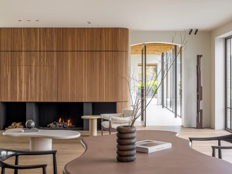 Urban bespoke gas-fired fireplace