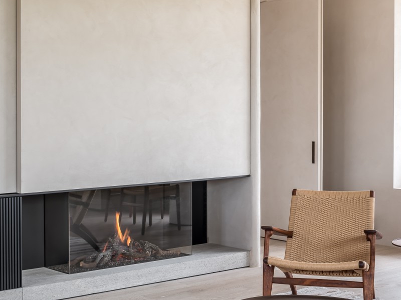 Avenue Gas Closed Fireplace by Metalfire